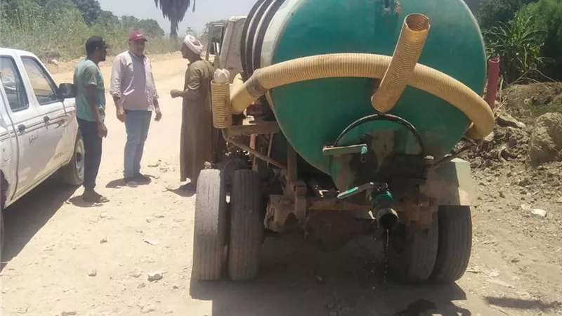محافظ أسيوط يوجه باستمرار حملات ضبط سيارات الكسح للقضاء على إلقاء مخلفات الصرف الصحي في الترع