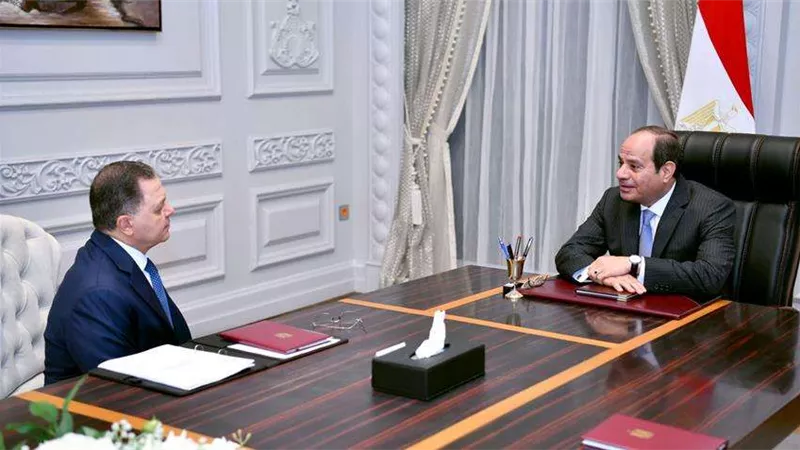 الرئيس السيسي يجتمع مع وزير الداخلية