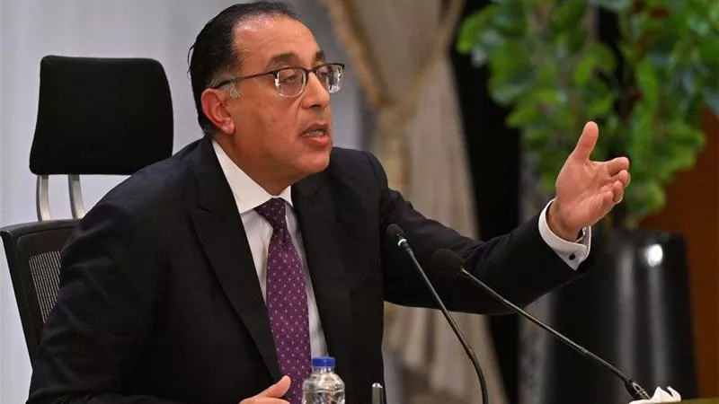 مدبولي يعقد إجتماعًا مع مسؤولي شركة 