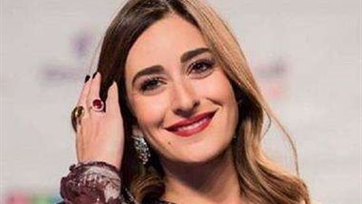 أمينة خليل: 