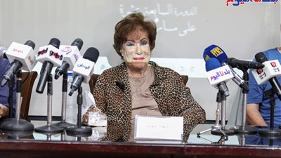 سميحة أيوب تبعث برسالة لزوجها سعد الدين وهبة خلال تكريمها بمهرجان المسرح