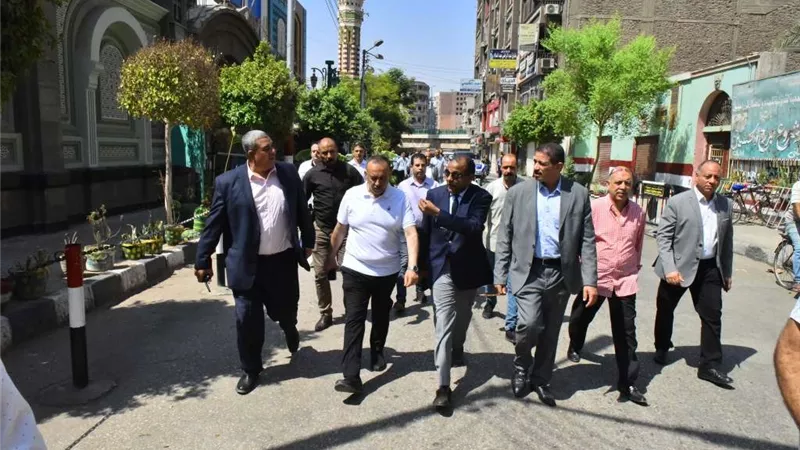 محافظ أسيوط يعاين مواقع مقترحة لإنشاء 16 كشك نموذجى للشباب بالتعاون مع الغرفة التجارية