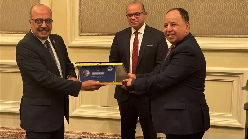 الرقابة المالية تحتفي بتفاني الدكتور محمد معيط في خدمة الوطن