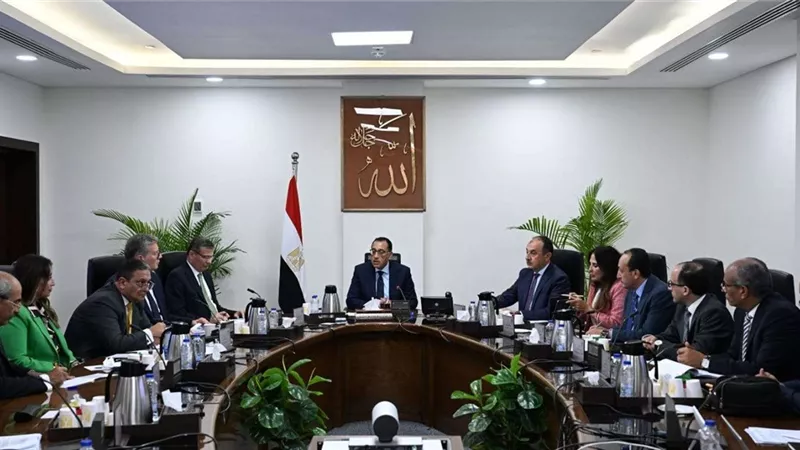 رئيس الوزراء يؤكد استئناف إنتاج الشركات للأسمدة بصورة طبيعية