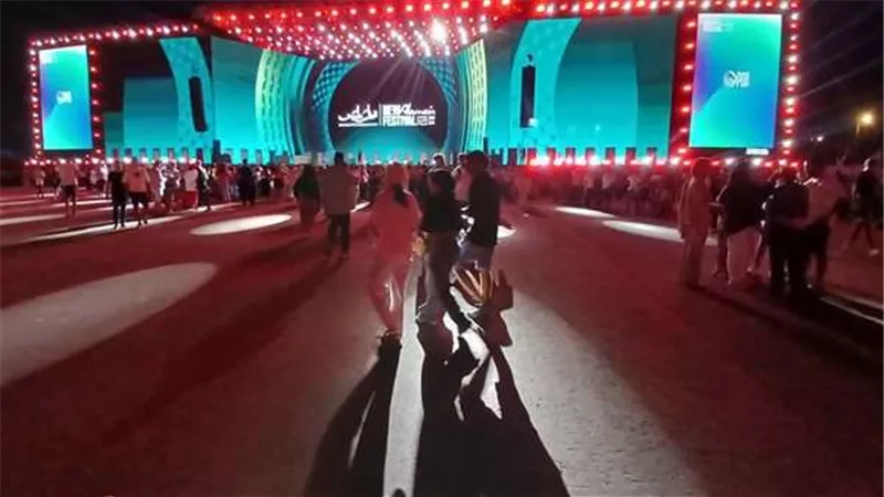 مهرجان العلمين يقدم عروضًا يومية في المسرح الروماني ويعزز دعم الفنانين الجدد