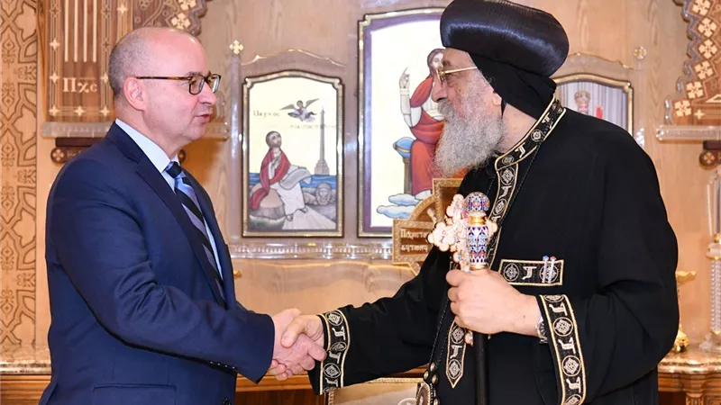 البابا تواضروس يستقبل السفير الكندي في القاهرة