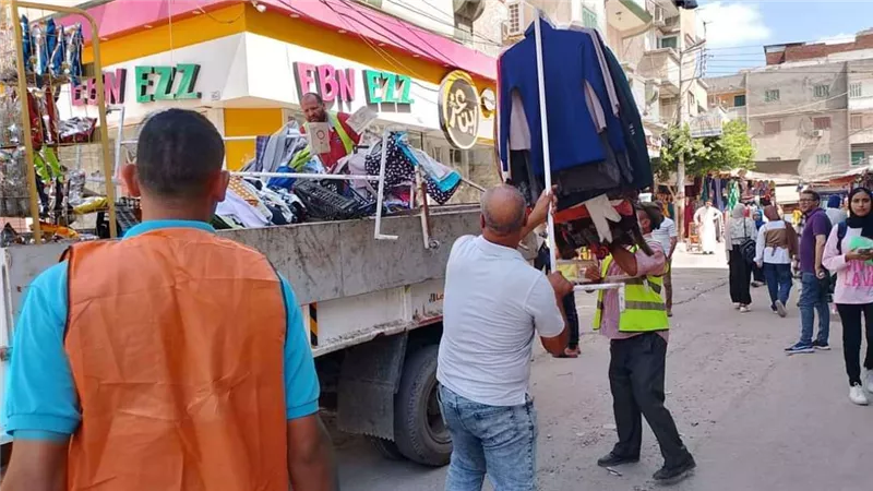 رفع 961 حالة إشغال طريق مخالف في البحيرة (صور)