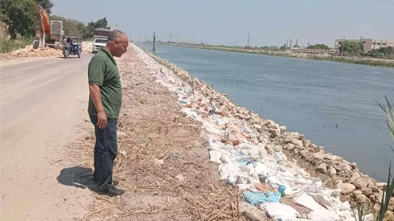 متابعة تبطين ترعة النوبارية بمحافظة البحيرة