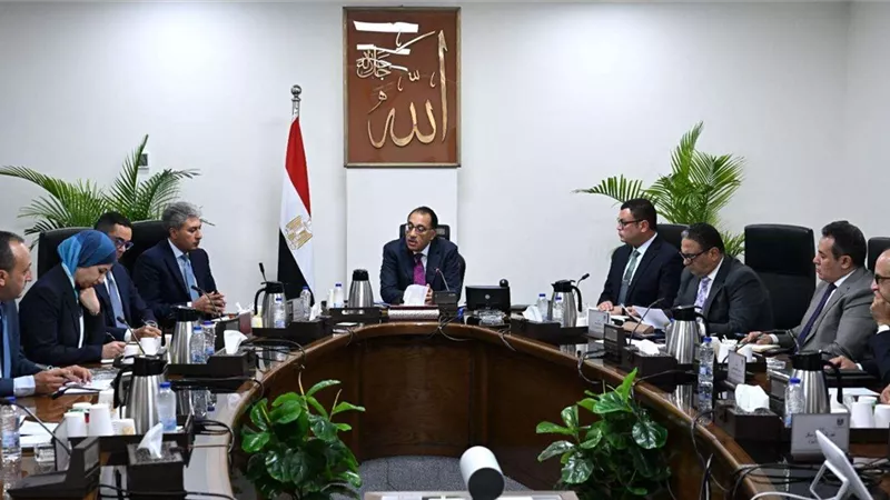 مدبولي يستعرض فرص الاستثمار المتاحة لزيادة أعداد الغرف الفندقية