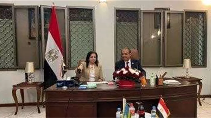 وزير الخارجية يلتقي ممثلين عن الجالية المصرية في رواندا