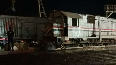 الصور الأولى لعمليات رفع آثار حادث قطار الإسكندرية الأليم