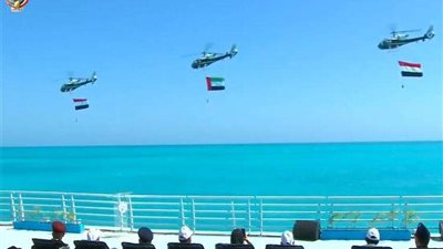 انطلاق العرض الجوي بمهرجان العلمين يثير الحماس والإثارة