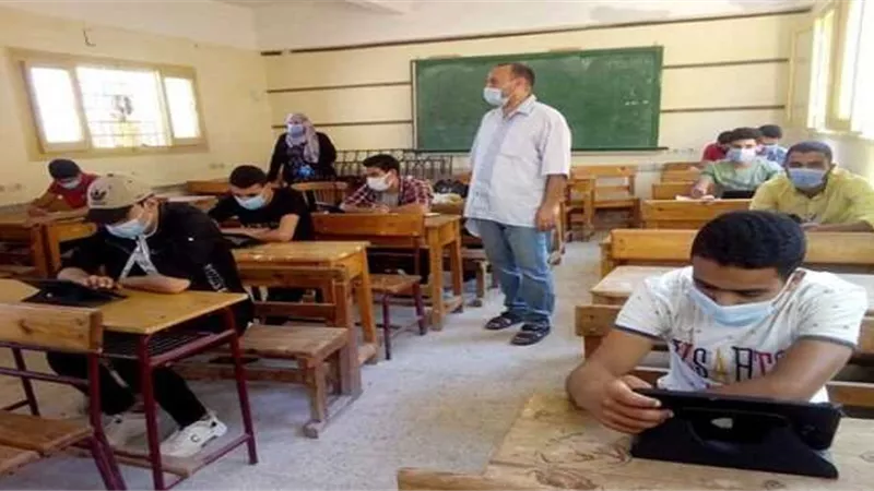 التعليم تنجح في تحديد الطالب المتسبب في تسريب أسئلة امتحان الدور الثاني للغة العربية