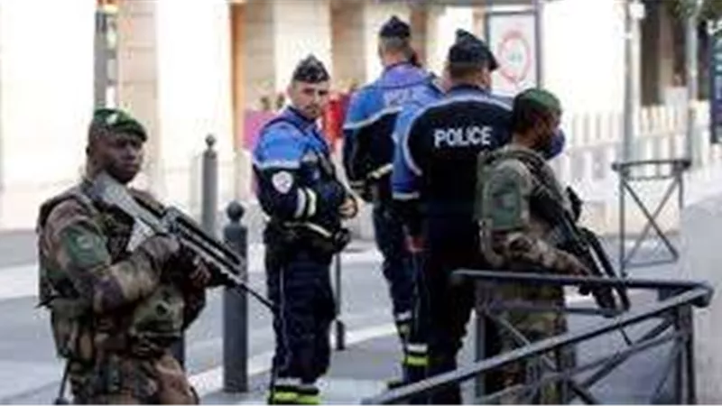 استهداف معبد يهودي في فرنسا بسيارة مفخخة.. كيف تحركت السلطات؟