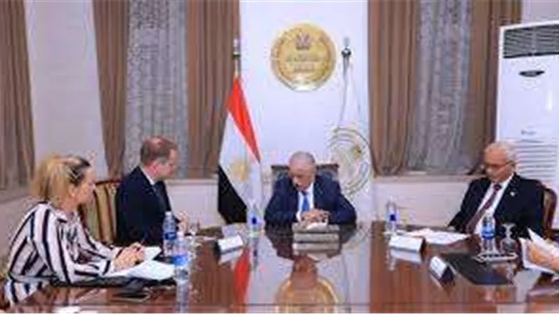 وزير التربية والتعليم يلتقي بالسفير البريطاني لتعزيز التعاون في دعم العملية التعليمية