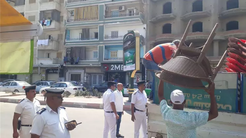 إزالة 1117 مخالفة إشغال طريق بشوارع دمنهور ... صور