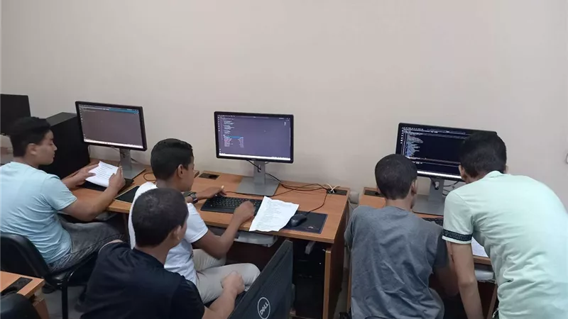 لغة الباثيون ضمن فاعليات المعسكر التكنولوجي لأطفال قرى بهاء الدين بأسيوط