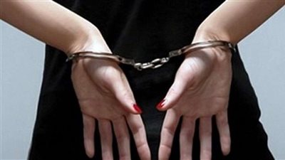 القبض على سيدة تبث مقاطع خادشة للحياء عبر مواقع التواصل