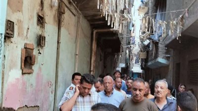 إصابة شخص بسبب سقوط سقف عقار بحدائق القبة