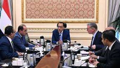 رئيس الوزراء يتابع إجراءات توفير المنتجات البترولية وخطوات زيادة حجم الإنتاج