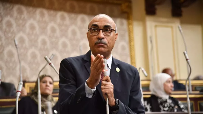 النائب إيهاب منصور يستجوب الحكومة: لماذا يتعطل التصالح في مخالفات البناء؟