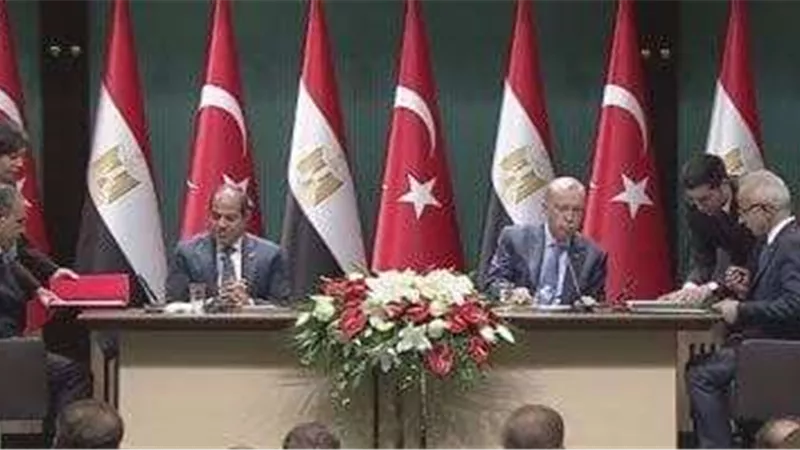 مصر وتركيا توقعان عقد تخصيص قطعة أرض لتطوير منطقة صناعية بـ 6 أكتوبر