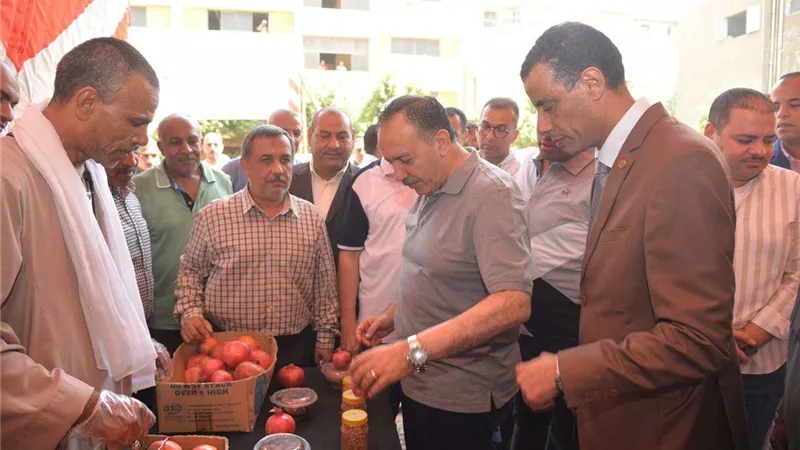 محافظ أسيوط يشهد الإحتفال بعيد الفلاح الـ 72 ويتفقد معرضاً للمنتجات الزراعية