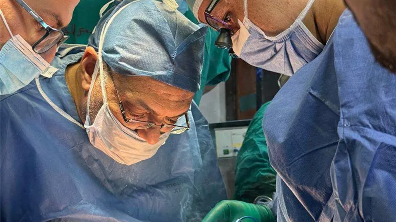 فريق مستشفى أطفال جامعة أسيوط ينجح فى فصل توأم ملتصق
