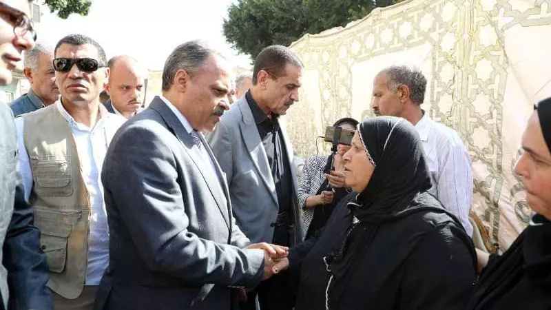 محافظ الشرقية يقدم واجب العزاء لأسر ضحايا حادث التصادم ويعلن عن تعويضات عاجلة