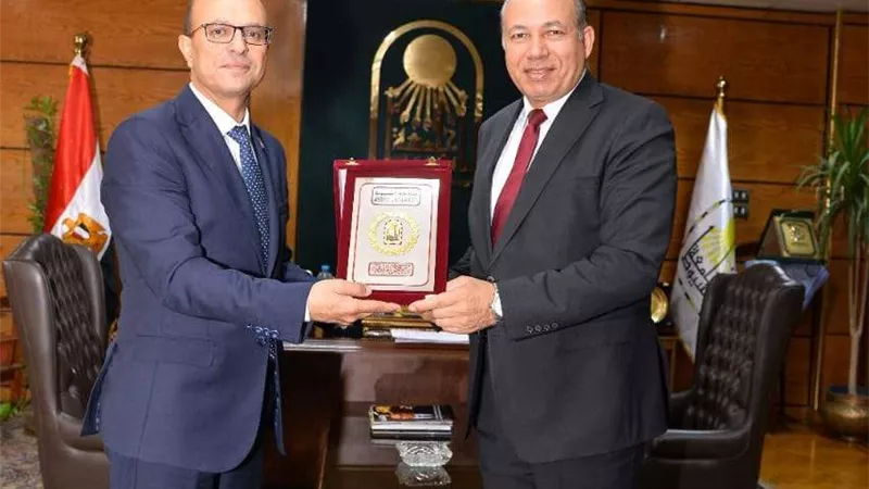 المنشاوي يستقبل رئيس جامعة المنصورة والملحق الثقافي بالسفارة الفرنسية بباريس الأسبق
