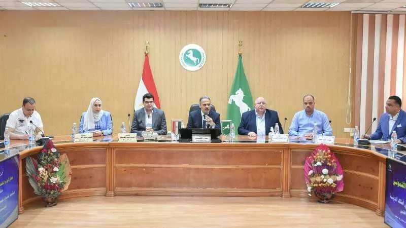 محافظ الشرقية يسلم عقود تقنين جديدة لأراضي أملاك الدولة في مراكز ومدن المحافظة