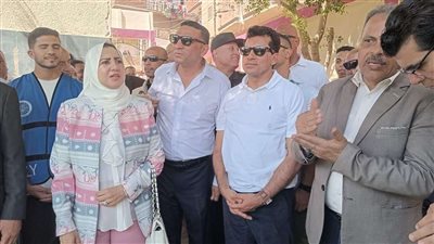 وزير الشباب ومحافظ الشرقية يفتتحان أعمال تطوير الملعب الخماسي بمركز شباب أحمد عرابي بالزقازيق