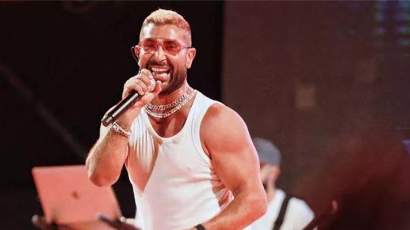 أحمد سعد يتعرّض للسرقة وينضم لقائمة المشاهير المُتضررين