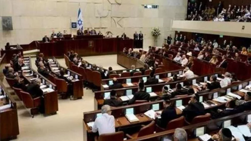 إسرائيل تعلن حالة الطوارئ وتواصل قصفها لمناطق لبنانية