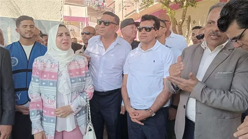 وزير الشباب ومحافظ الشرقية يفتتحان أعمال تطوير الملعب الخماسي بمركز شباب أحمد عرابي بالزقازيق
