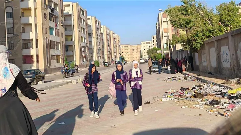 القمامة في استقبال رواد المعهد النموذجي بمستقبل الإسماعيلية | صور