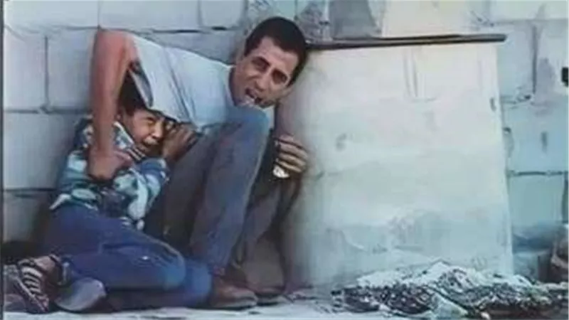 في ذكرى رحيله .. الطفل محمد الدرة أيقونة انتفاضة الأقصى وشاهد على الجرائم الإسرائيلية