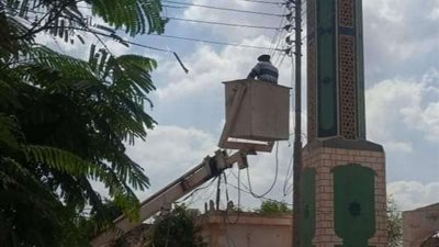صيانة كشافات الإنارة وتمهيد الطرق بشوارع مدينة بدر
