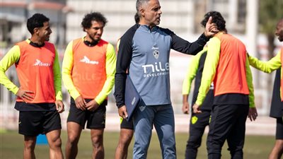 تفاصيل جلسة جوميز مع محترف الزمالك الجديد