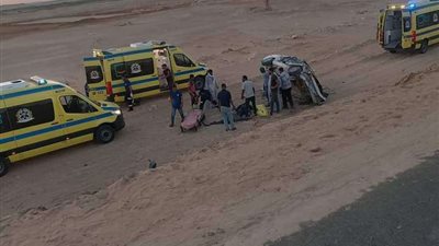 انقلاب سيارة تريلا محملة بالبضائع متجهه لحلوان