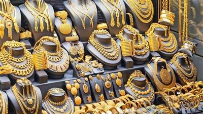 استقرار نسبي لأسعار الذهب محليًا بعد تراجع عالمي