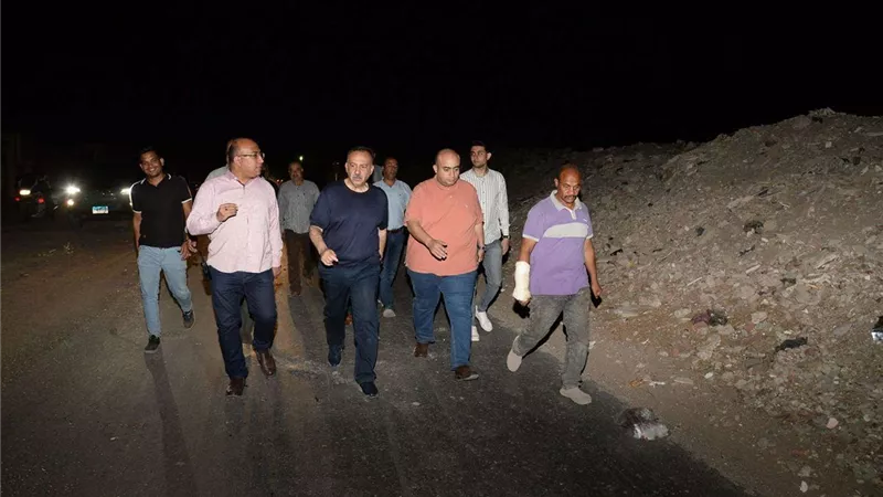 محافظ أسيوط يستكمل متابعته لأعمال رفع المخلفات بمنطقة سور الأزهر