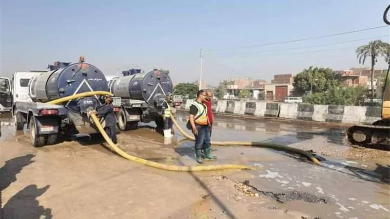 تسريب بخط طرد محطة البركة بأسيوط وشركة مياه الشرب تتدخل لإصلاحه