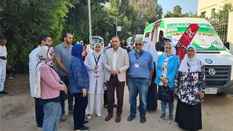 وكيل صحة البحيرة يتفقد القافلة الطبية العلاجية بقرية محلة الأمير برشيد