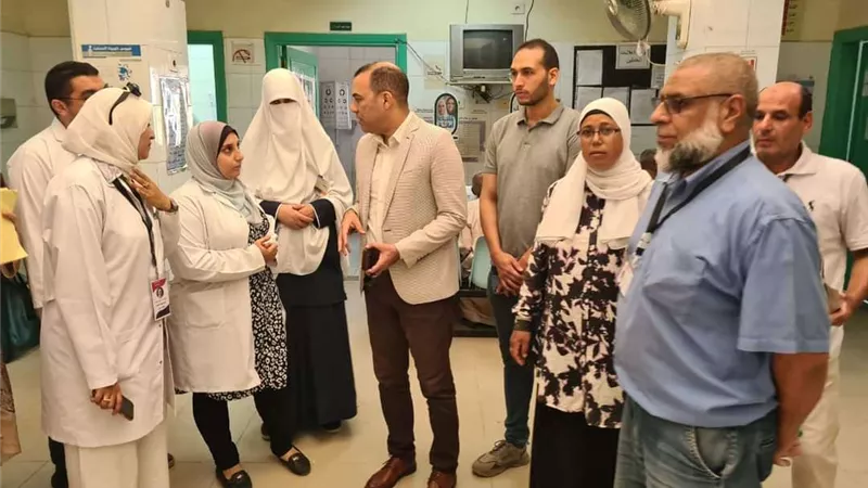 وكيل صحة البحيرة يتفقد العمل بوحدة محلة الأمير برشيد