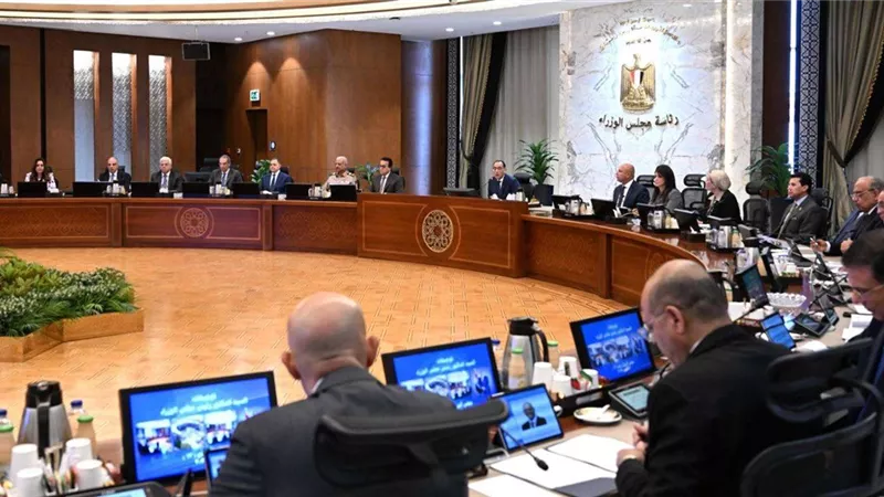 مدبولي يلتقي رئيس الوطنية الصينية للتنظيم المالي