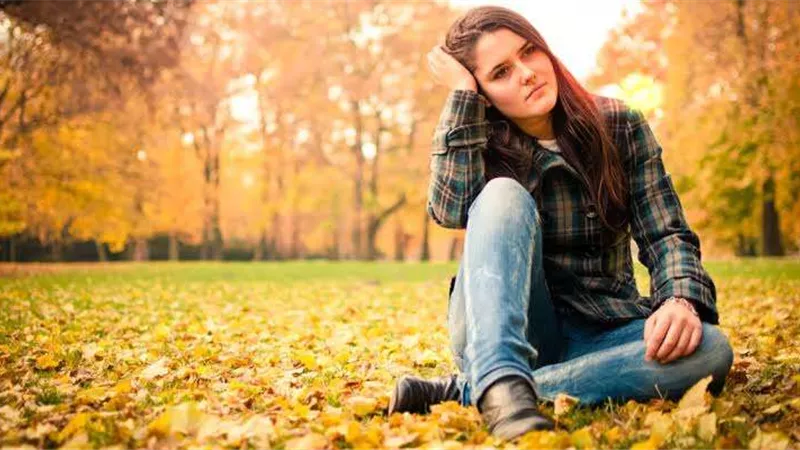 اكتئاب الخريف.. كيف تتأثر النساء وما هي الحلول الفعالة لمواجهته؟