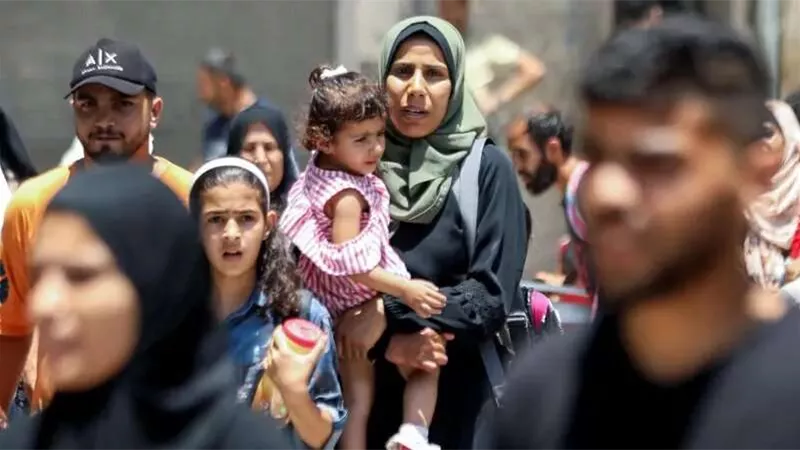 طيران الاحتلال يستهدف مدرسة صلاح الدين وسط مدينة غزة