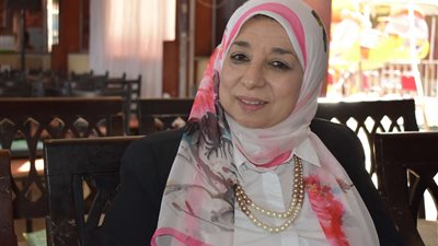 أستاذ اقتصاد : مجموعة دول 
