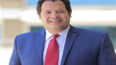 استشاري نفسي: السوشيال ميديا تشبه مستشفي المجانين